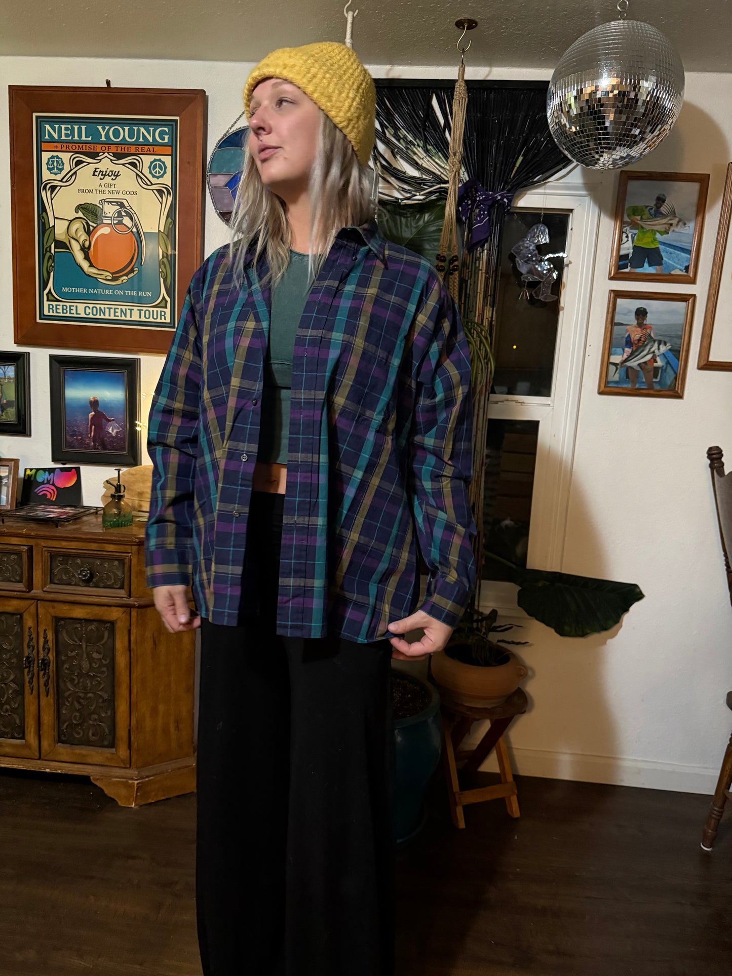 Rose and Bolts Button Up Shirt Men’s XL