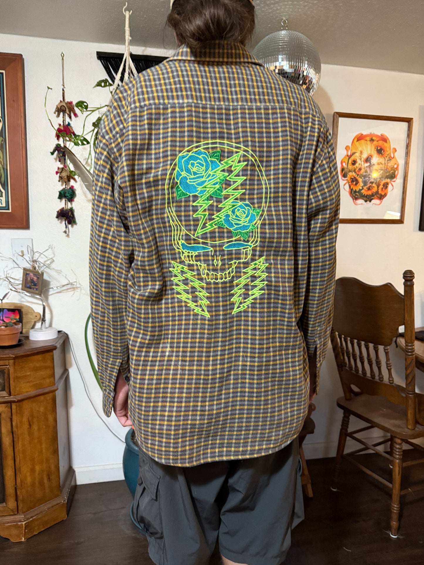 Rose and Bolts Embroidered Flannel Men’s Large