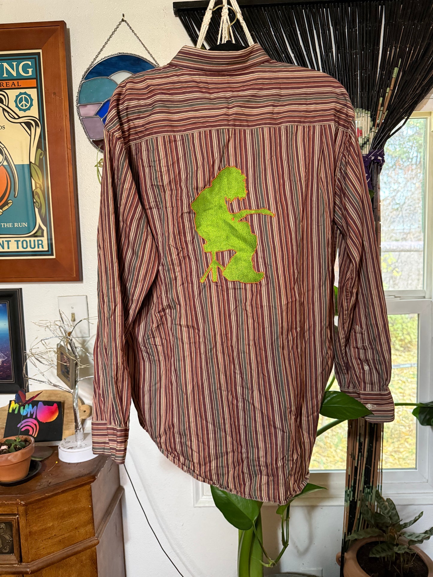 Embroidered Mikey Button Up Shirt Men’s XL