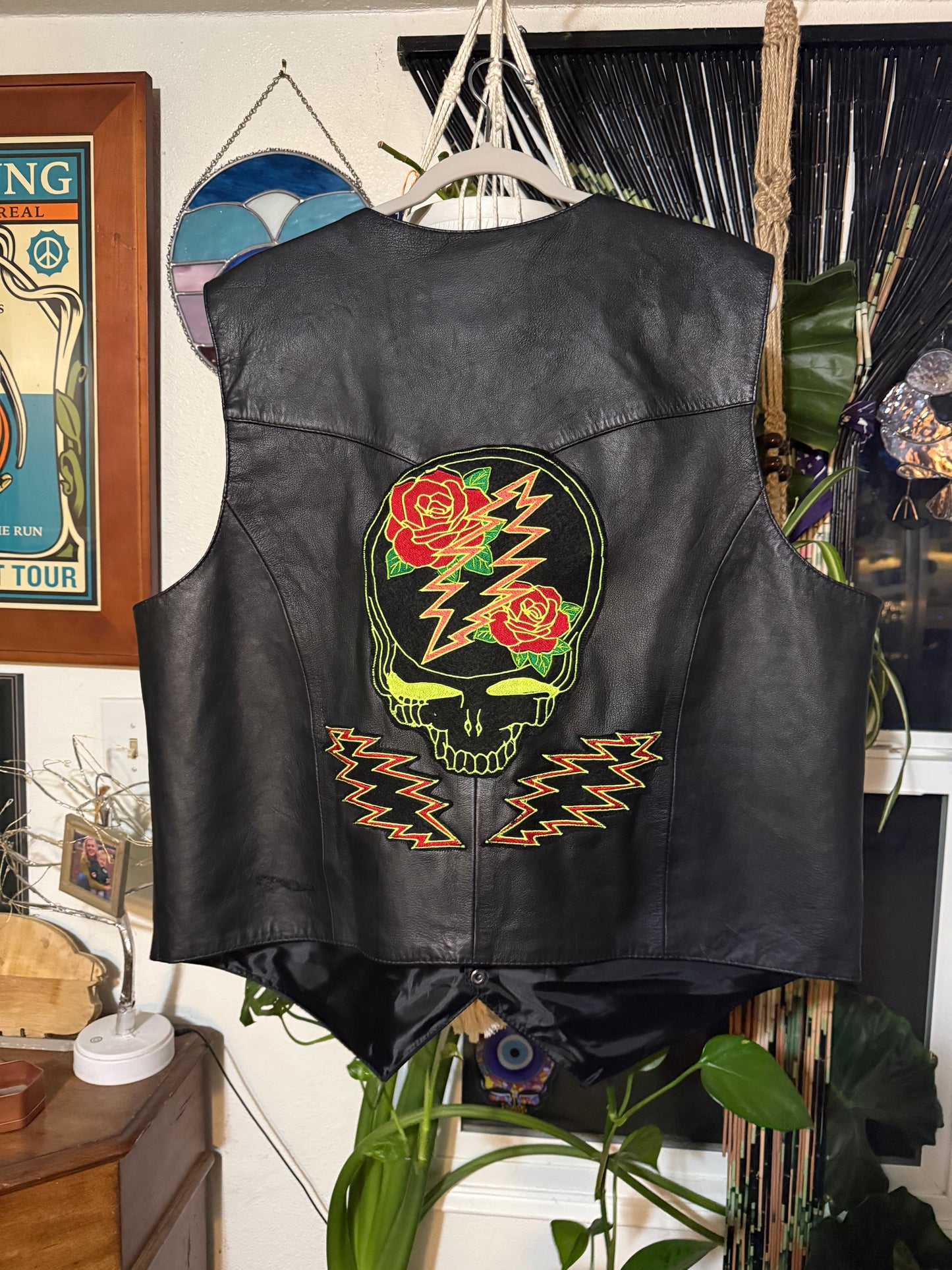 Men’s XXL Leather Rose and Bolts Vest