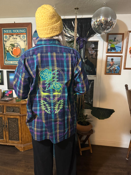 Rose and Bolts Button Up Shirt Men’s XL