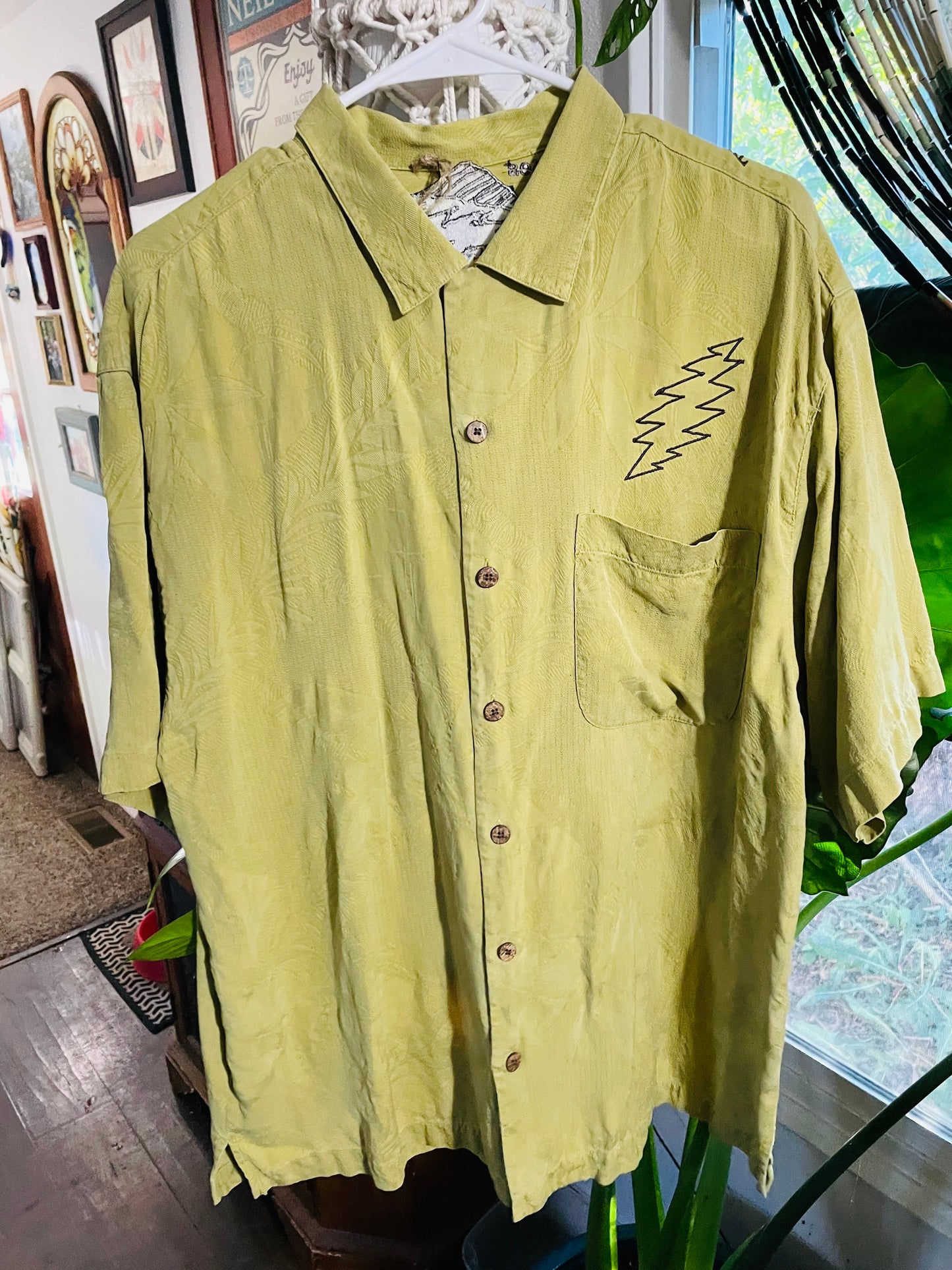 Men’s Large Trout Silk Button Up