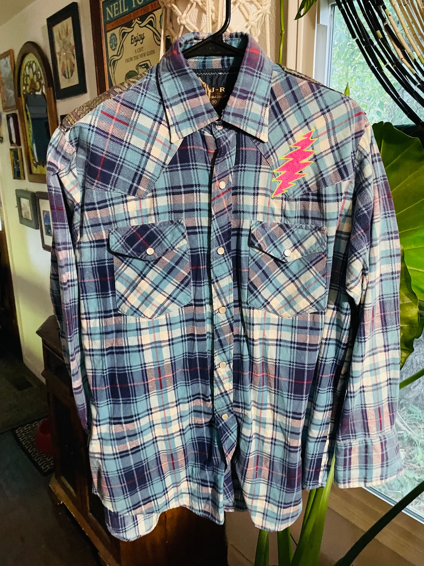 Medium Ramble on Rose Pearl Snap Flannel