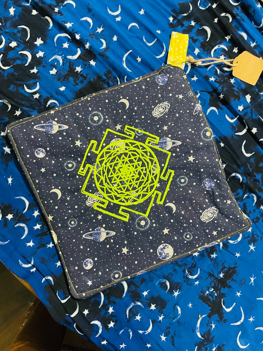 Yantra Space Pot Holder