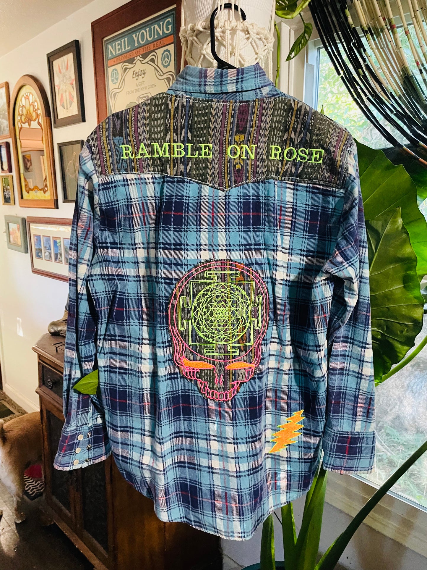 Medium Ramble on Rose Pearl Snap Flannel